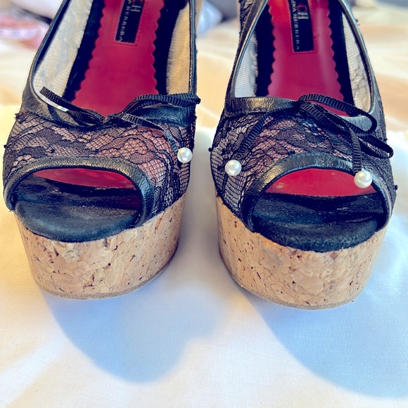 CH Carolina Herrera Black Floral Lace Cork Wedge Sandals with Pearl Accents EU40 - Picture 3 of 12